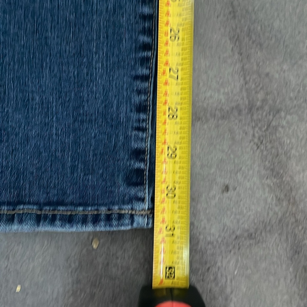 Lucky Brand Straight Leg Jeans - Picture 12 of 12